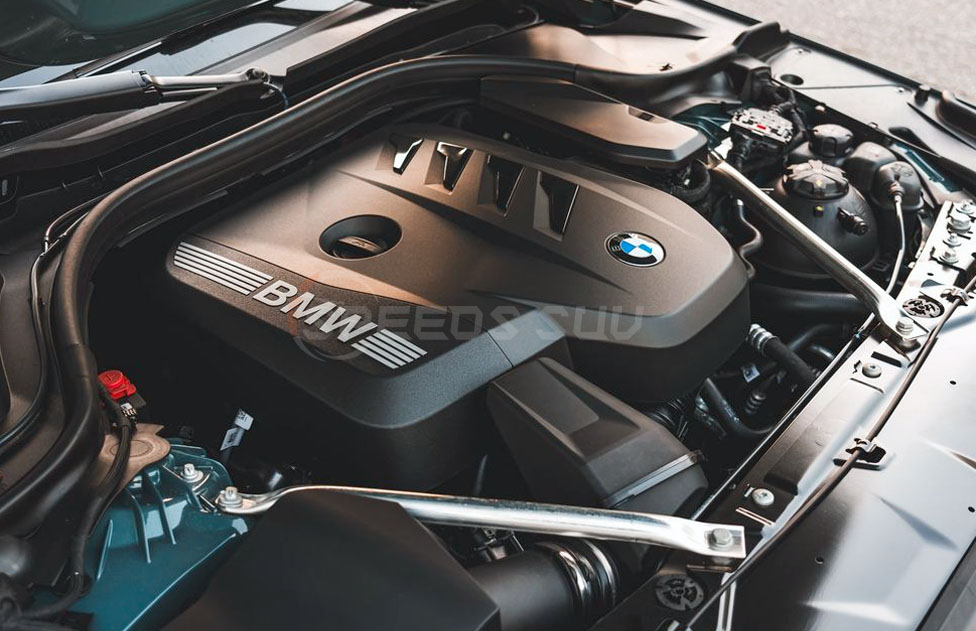 2025 BMW 5-series Engine